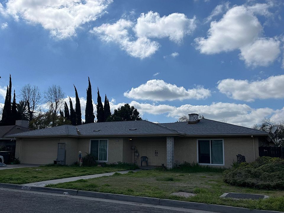 1st image of 208 Sassafras Dr