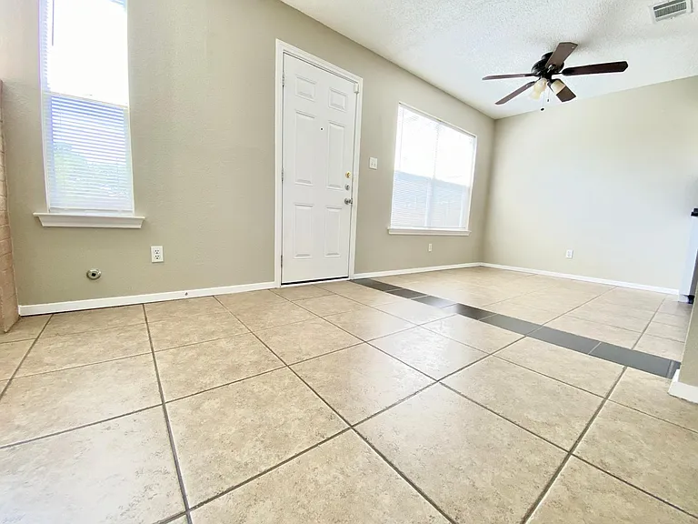 1703 Sylvia Ln — Photo 32