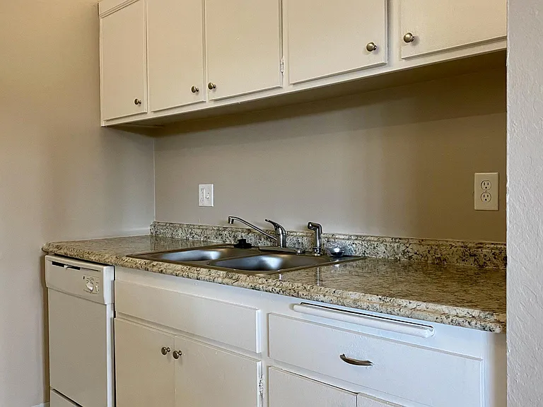 Hacienda Apartments — Photo 10
