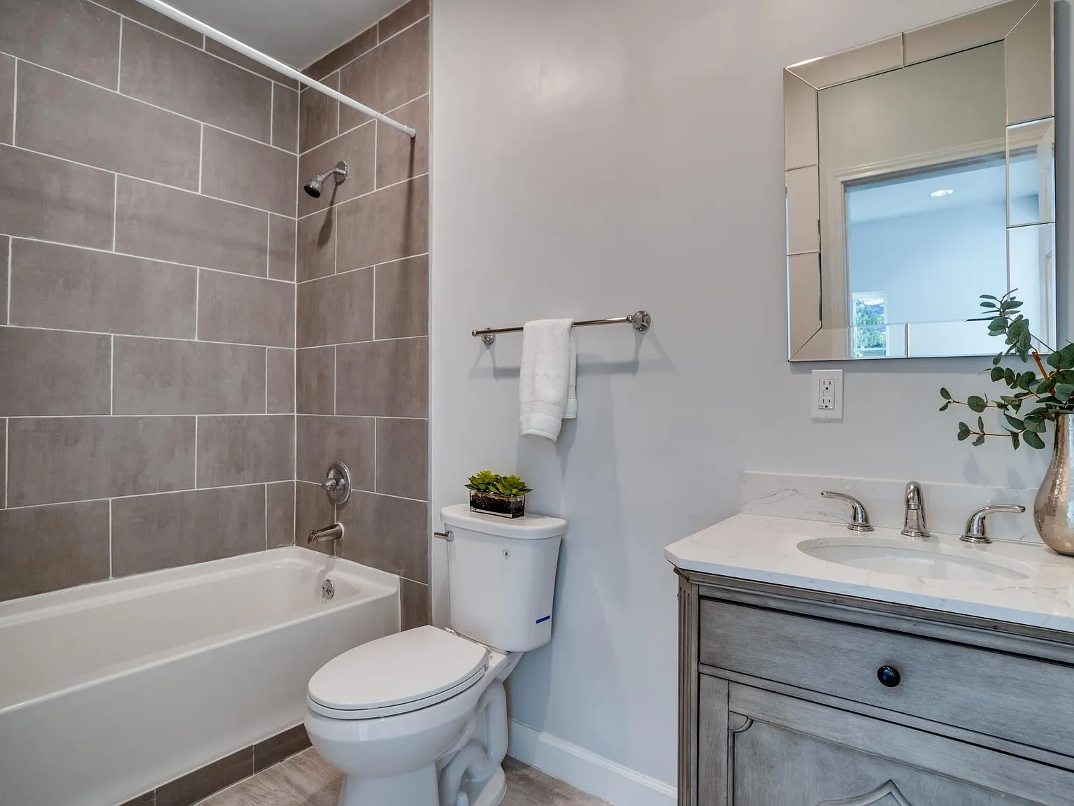 3 bed, 1450 sqft, $2,000 — Photo 4