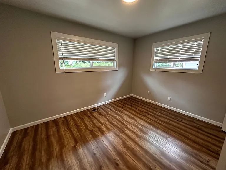 1703 Springhill Dr NE — Photo 9