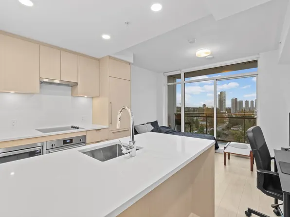 13675 107a Ave #1203, Surrey, BC V3T 2H2