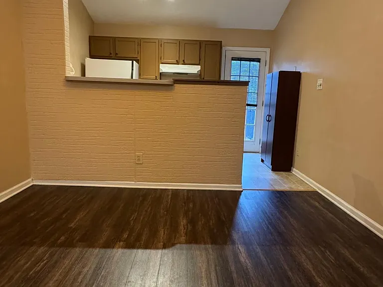 706 Shadywood Ln — Photo 12