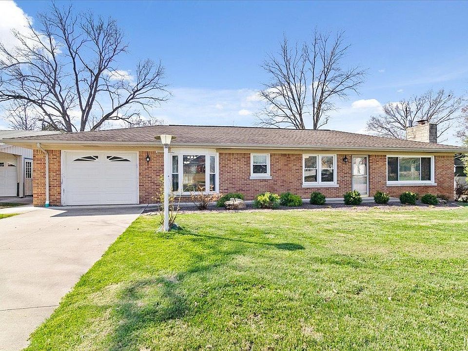 1st image of 101 E Walnut St