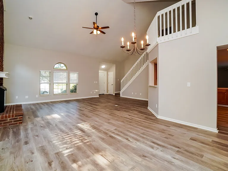 1635 Saffron Dr — Photo 8