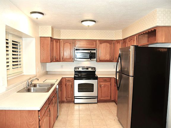 5th image of 2045 Cologne Dr