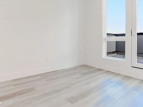 5th image of 1117 Hoe Ave APT 6A