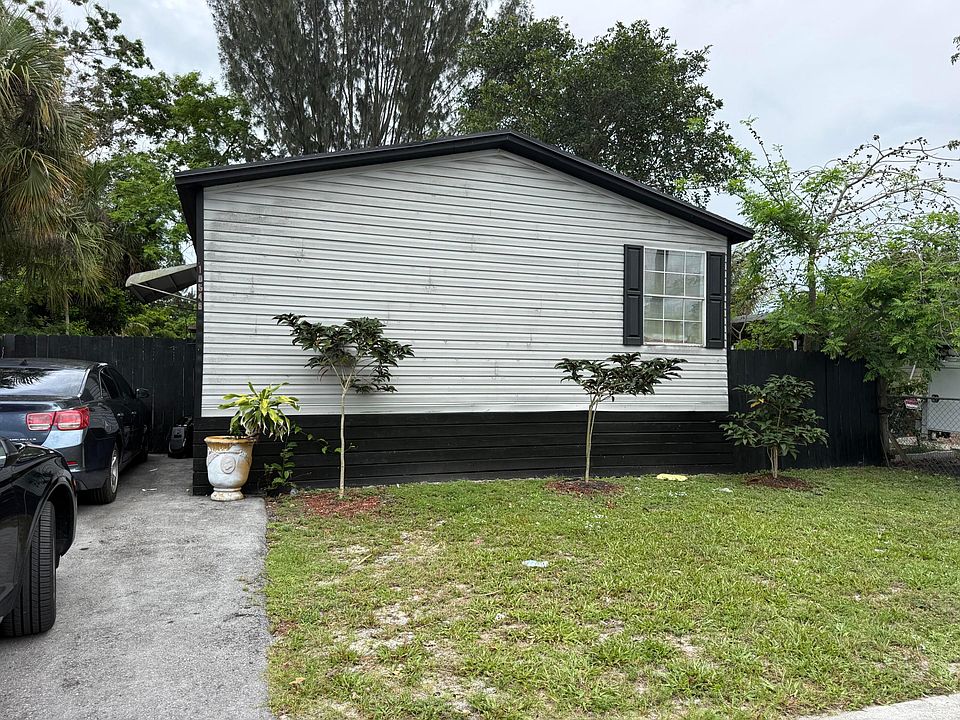 1st image of 10548 W Sandalfoot Blvd