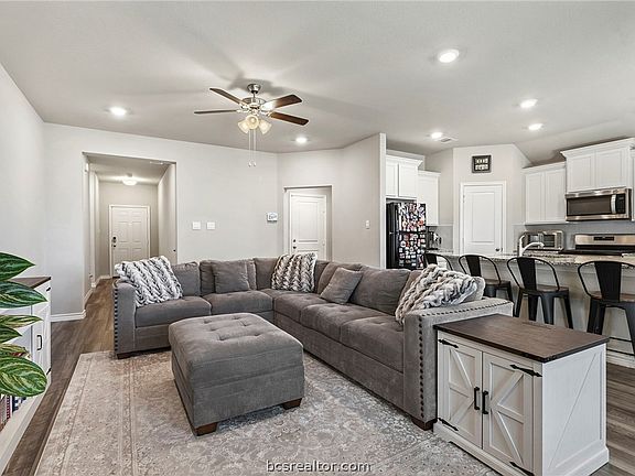 5th image of 1033 Verona Dr
