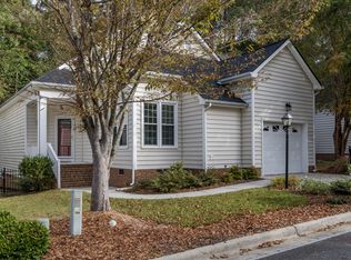104 Park Oaks Ct, Cary, NC 27519