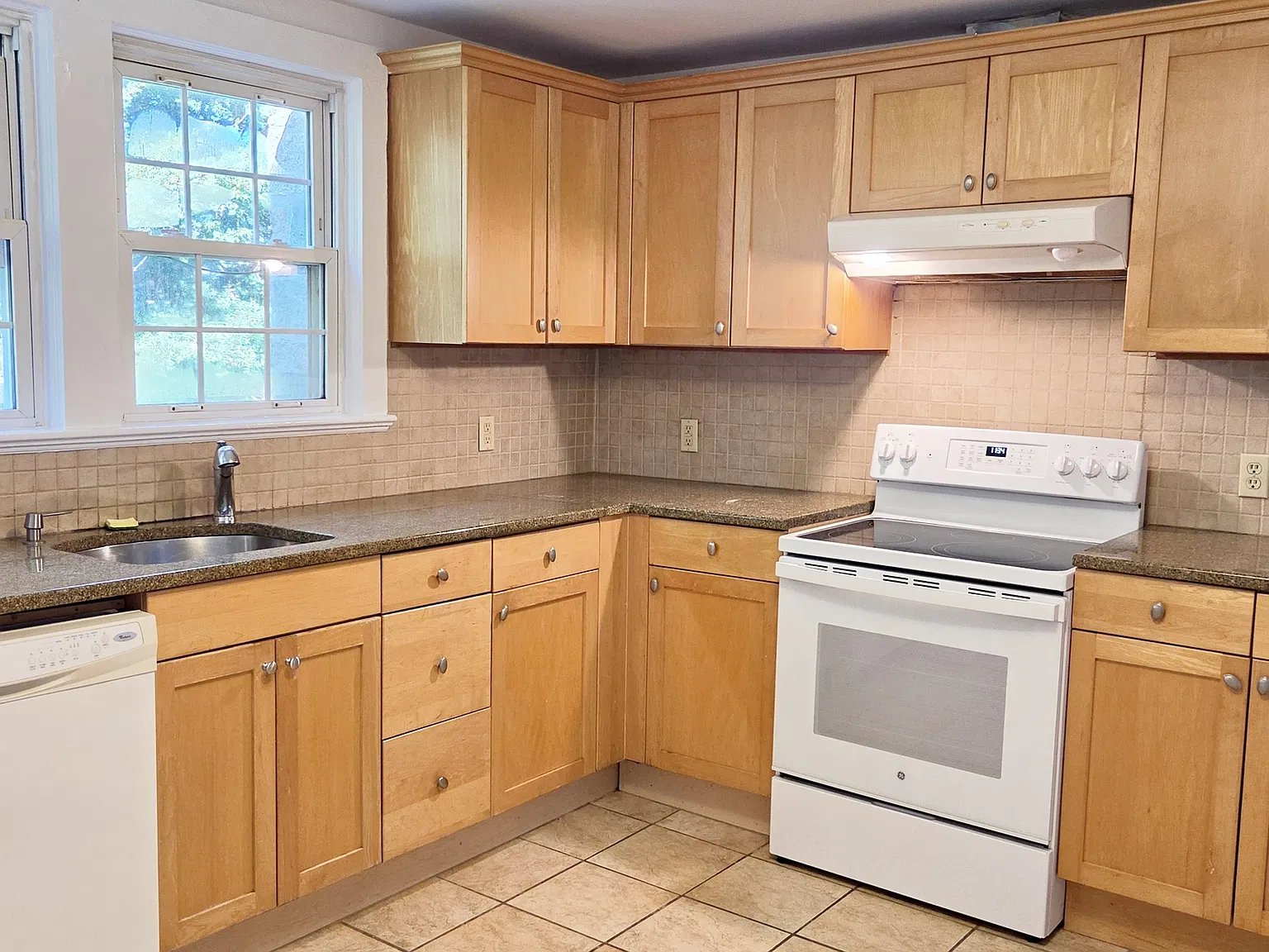2 bed, 700 sqft, $3,000 — Photo 3