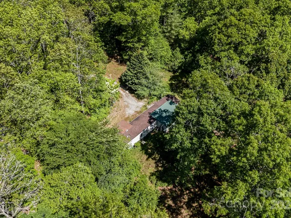 501 Deer Chase Cir, Cedar Mountain, NC 28718