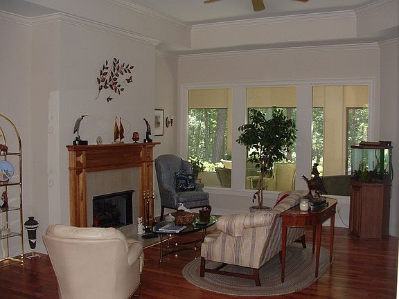5th image of 617 Colonial Dr