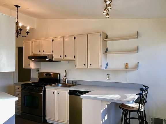 Fresh, bright galley-style kitchen makes for convenient and efficient food prep & entertaining!