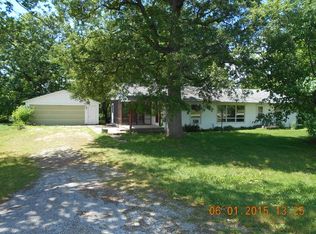 904 N 2510 Rd, Newman, IL 61942