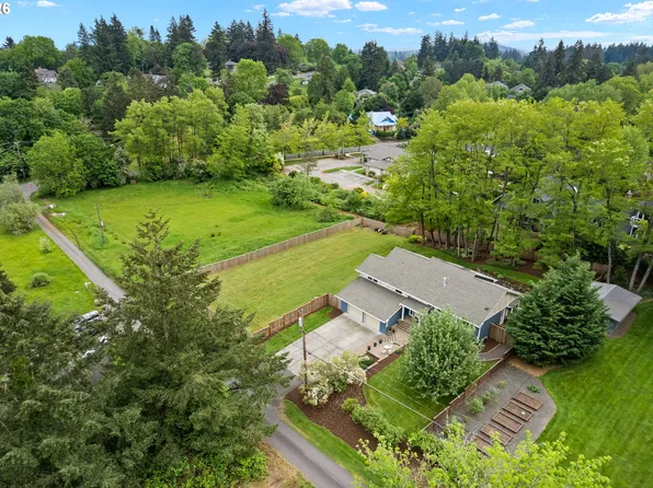 12395 SW Clara Ln, Lake Oswego, OR 97035