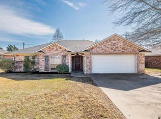 19541 Running West Dr, Flint, TX