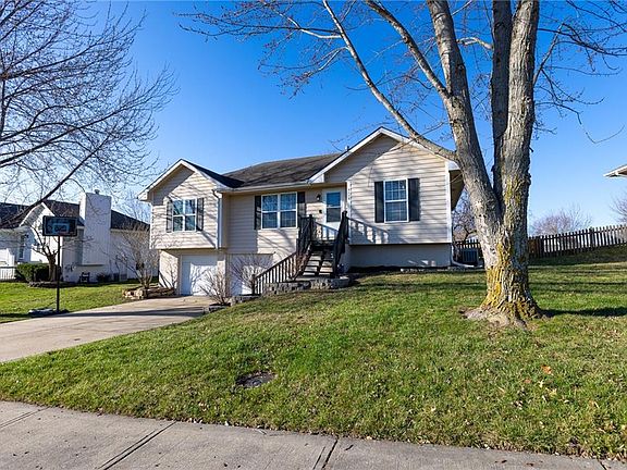 3rd image of 2118 Glenside Rd