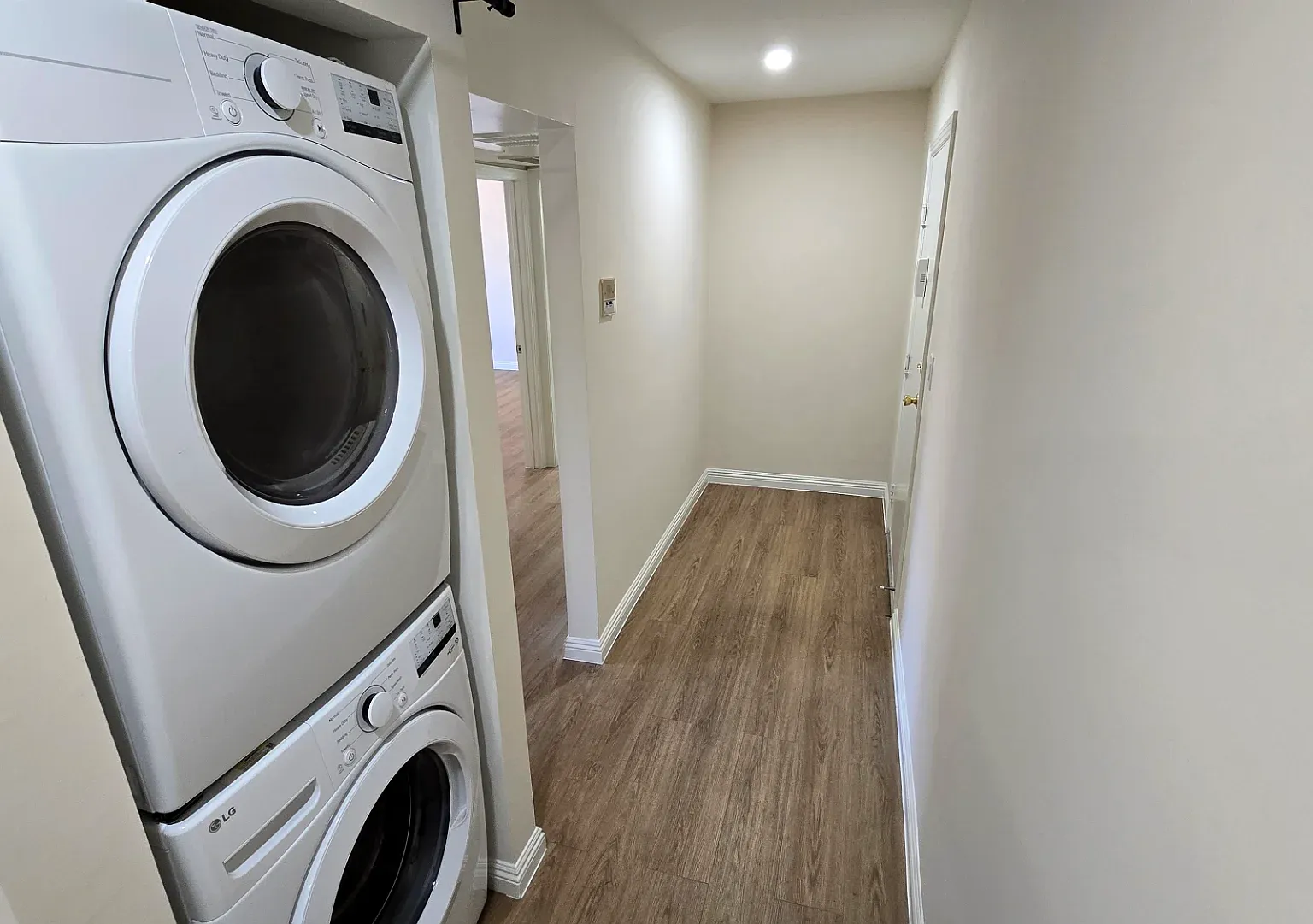 2 bed, 1000 sqft, $2,600 — Photo 2