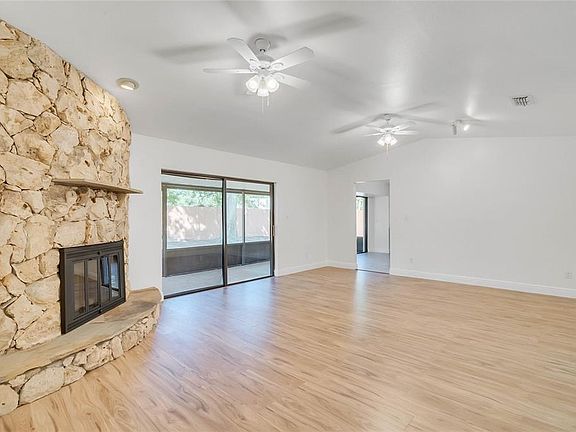 5th image of 3136 Foxwood Dr