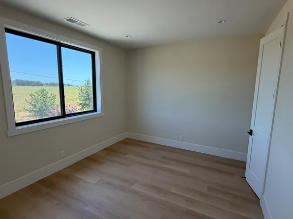 565 Seymour St, Half Moon Bay, CA 94019