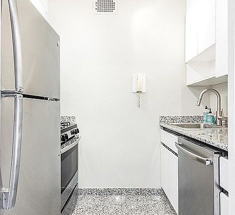 5th image of 166 E 63rd St APT 8E