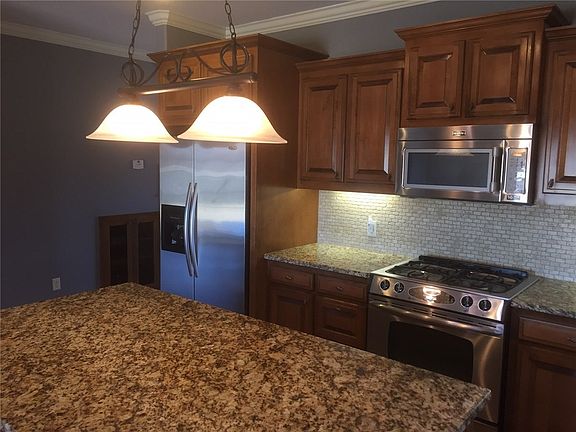 3rd image of 3907 SW Banbury Dr