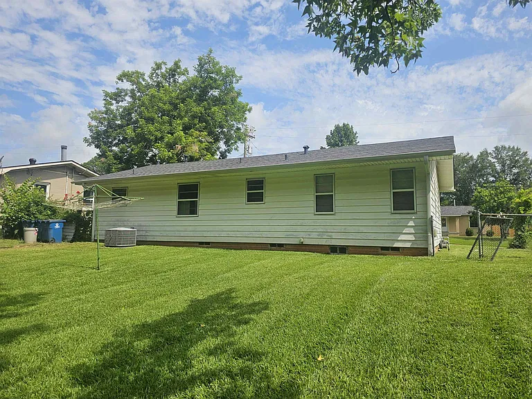 1211 Webb St — Photo 14
