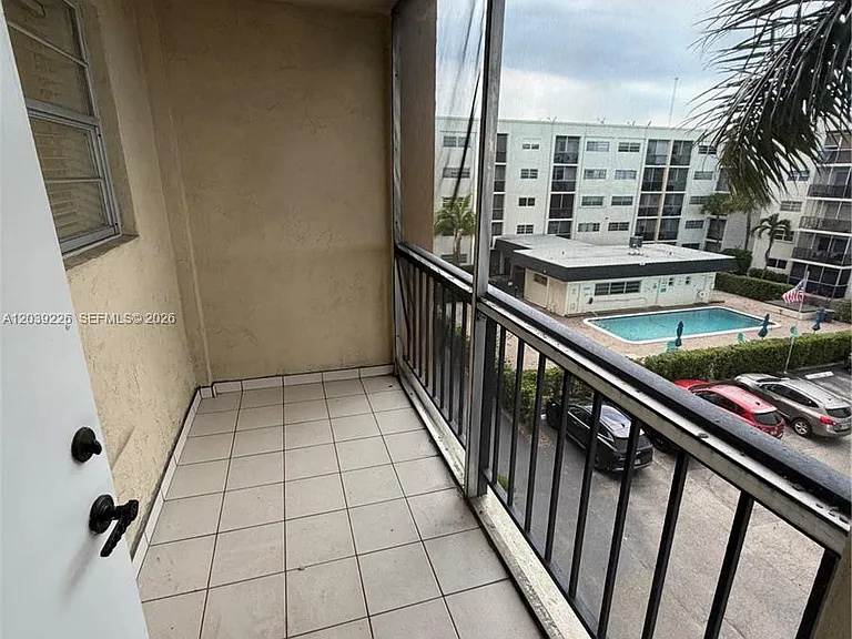 220 SW 9th Ave #402 — Photo 11