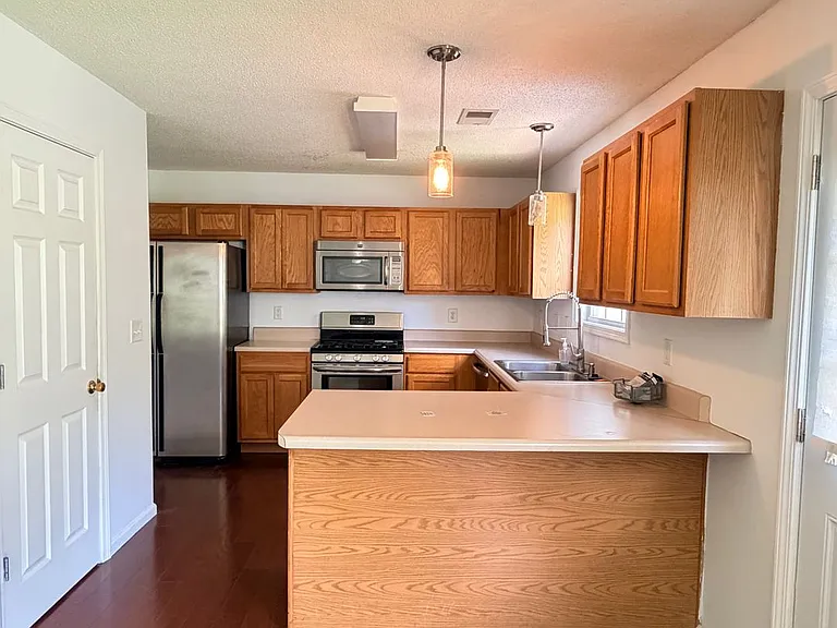 153 Greystone Cir — Photo 5