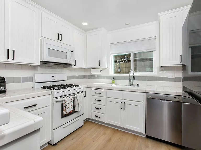 Guest Unit kitchen