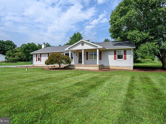 3rd image of 7982 Radcliffe Rd