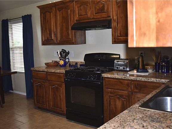 3rd image of 7517 Meadow Lake Dr