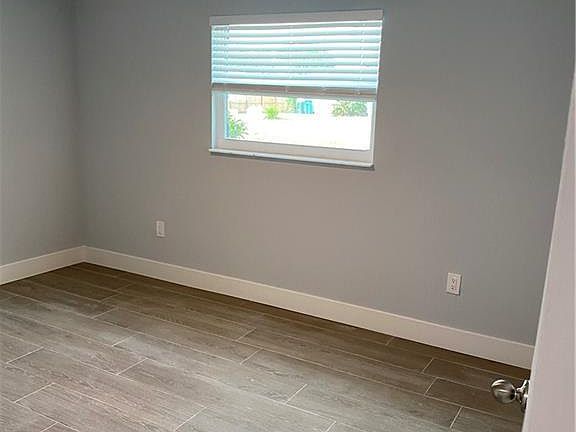 4th image of 536 101st Ave N