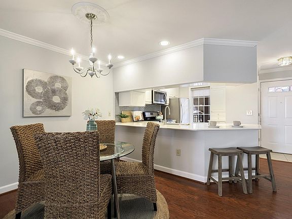 2nd image of 6932 Fairfax Dr Unit 202