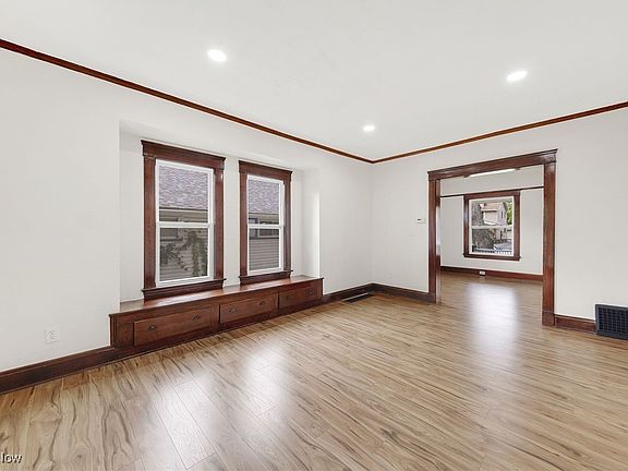 4th image of 2801 Oak Park Ave