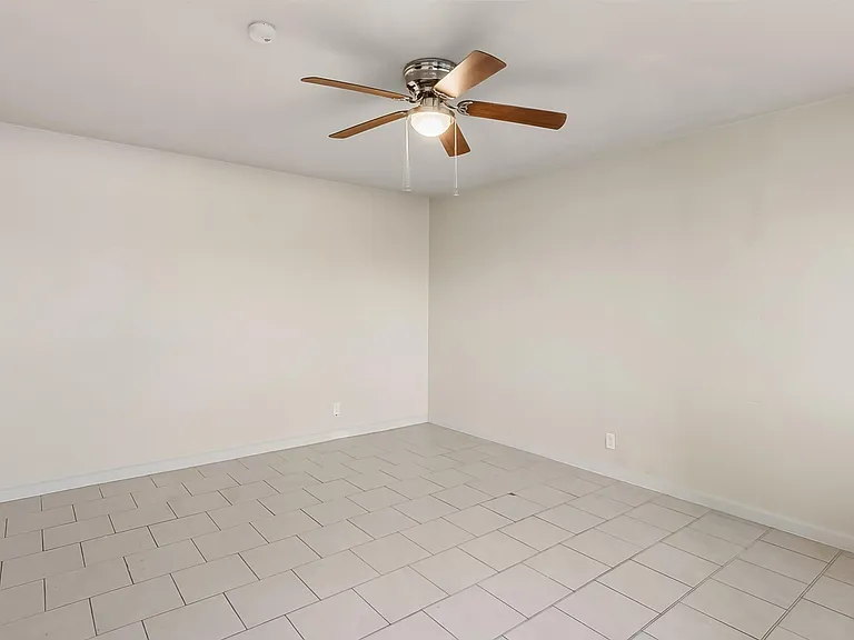 513 Gilmore Way — Photo 24