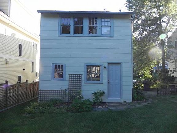 EXTERIOR REAR