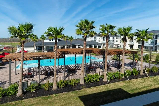Sapphire Bay — Photo 2