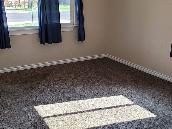 2nd image of 1101 E Llano Dr