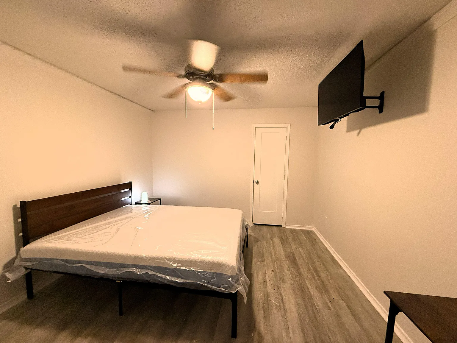 4 bed, 3.0 bath, 1618 sqft, $992 — Photo 1