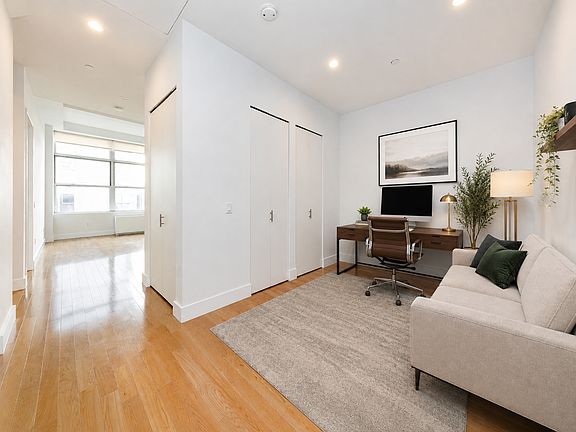 3rd image of 321 W 37th St #Phc