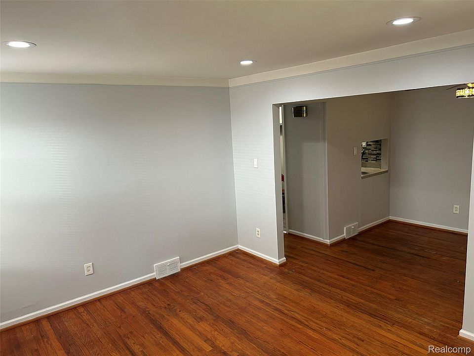14558 Chatham St, photo 7