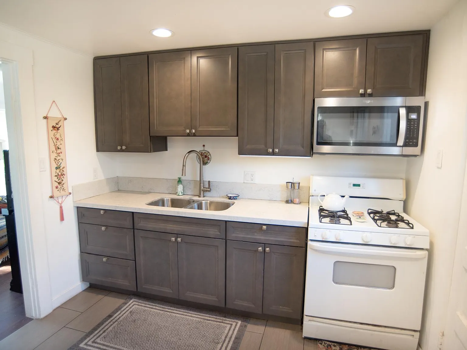 2222 Dwight St — Photo 3