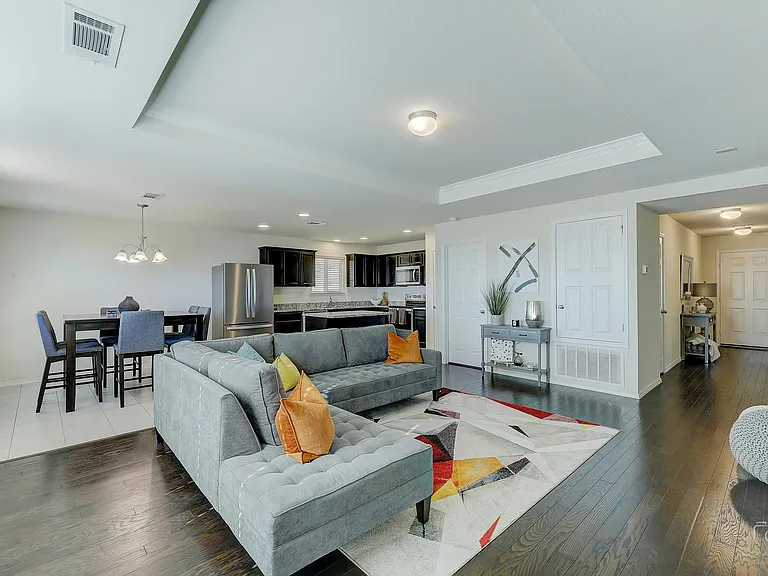 2207 Heaton St — Photo 11