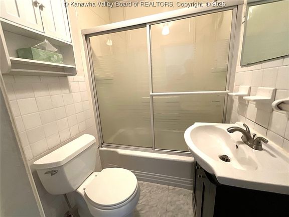 4th image of 446 22nd St