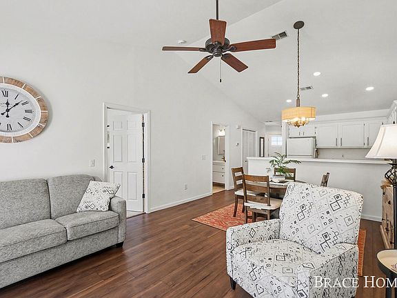 3rd image of 3369 Clear Vista Ct NE