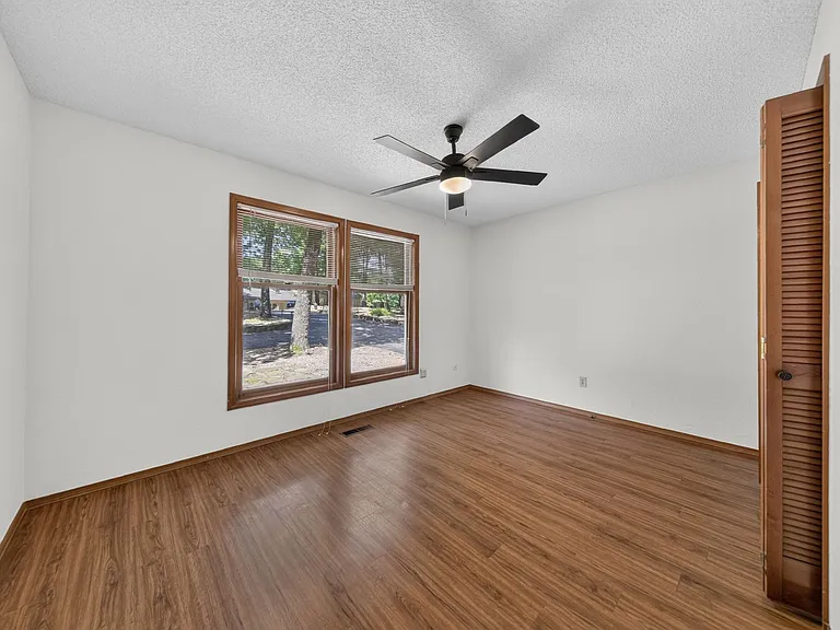 3 Joanie Ln — Photo 12