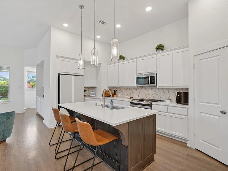 8145 Overland Grv — Photo 11