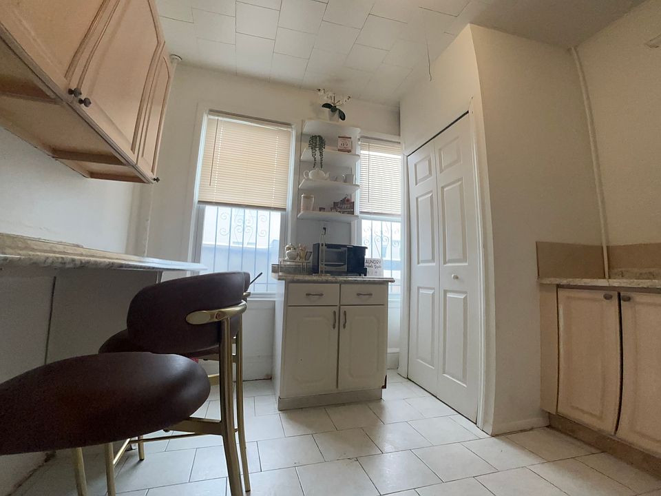 1st image of 133 Lake St #4